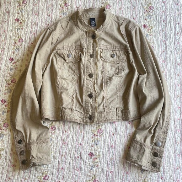 venetia Tops - Y2k vintage Americana Venetia cream cropped button up jacket